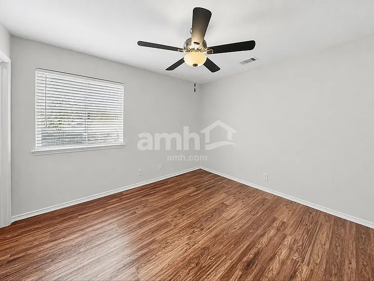 2915 Encino Riv — Photo 14