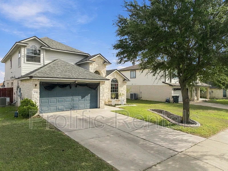 3 bed, 2.5 bath, 1986 sqft, $1,900 — Photo 3