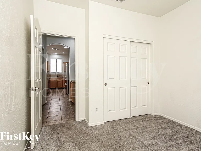 2715 E Carson Rd — Photo 13