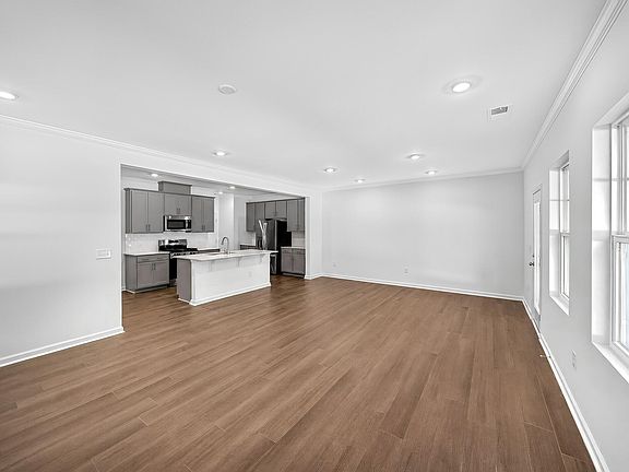 5th image of 128 Tree Moss Ct