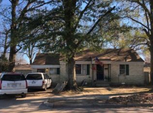 1104 Waring Rd, Memphis, TN 38122