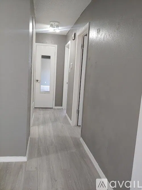 212 SE Surrey Pl — Photo 4