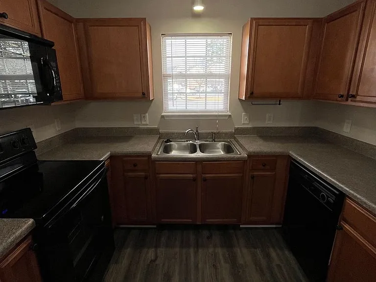 Meridian Park Apartments — Photo 23