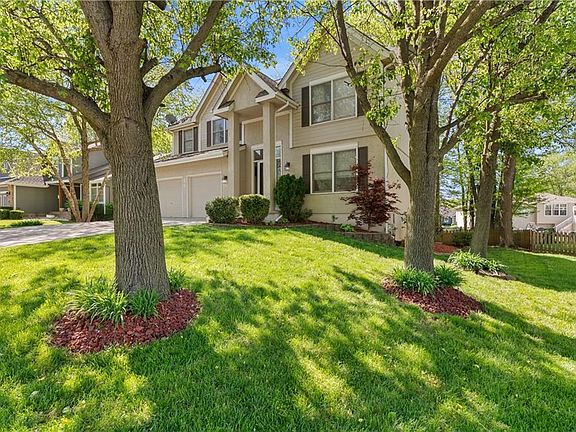 2nd image of 705 Hawthorne Dr