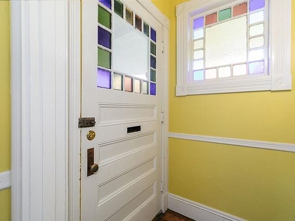 4th image of 44 Hanks St