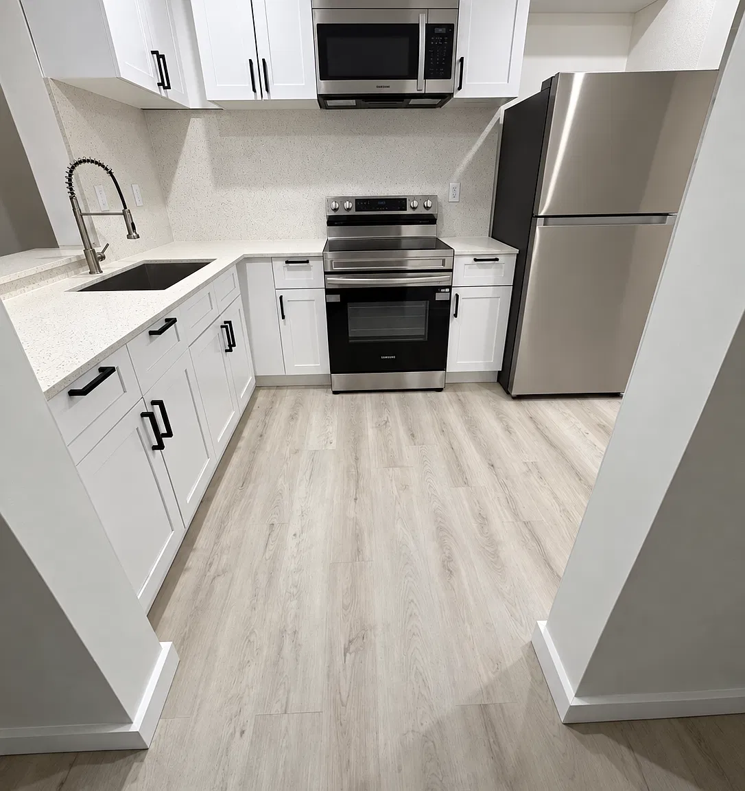 2 bed, 921 sqft, $2,400 — Photo 1