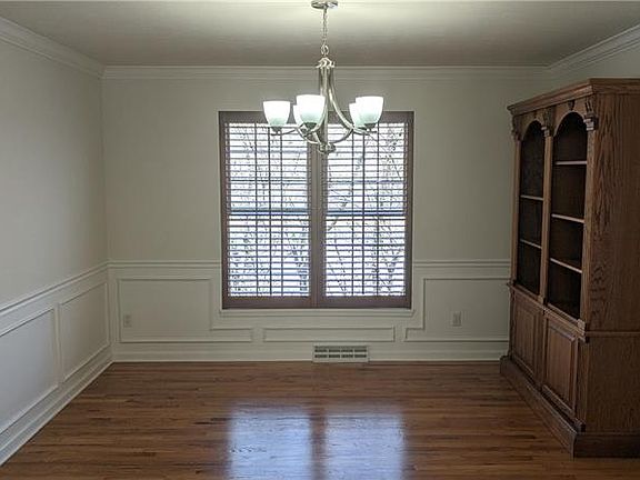 5th image of 165 Autumn Hill Dr