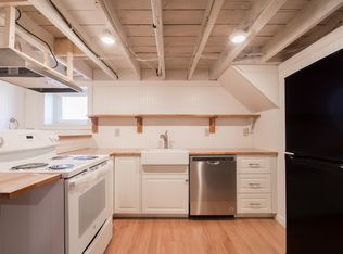 3 Peckham Ct, Newport, RI 02840