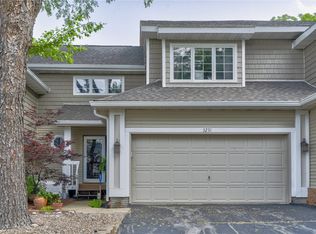 3231 Riverpointe Cir NE, Cedar Rapids, IA 52411