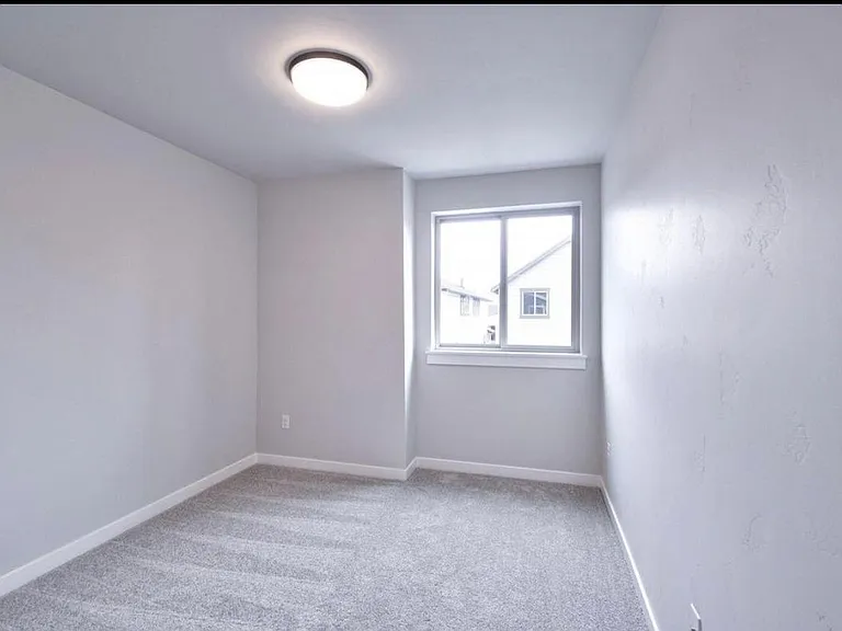5551 SE Logan Ln — Photo 23