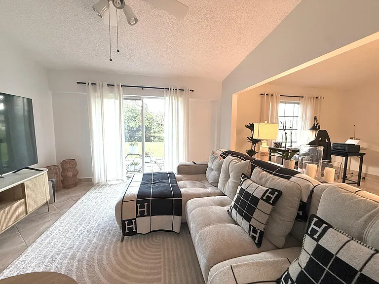 15860 Laurel Oak Cir — Photo 12