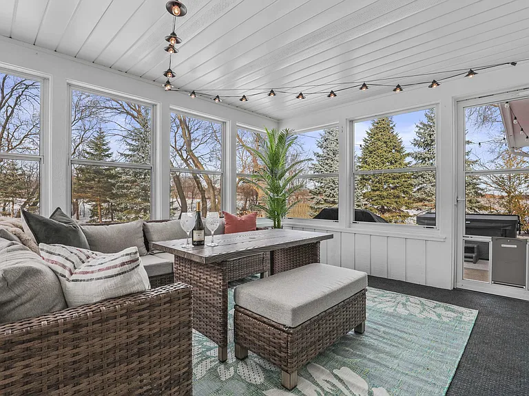 900 Woodview Dr — Photo 53
