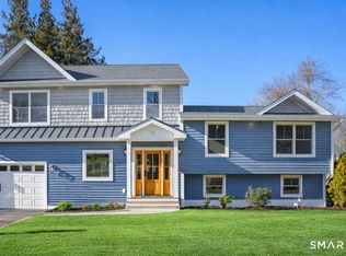 12 Sugar Plum Ln, Fairfield, CT 06824