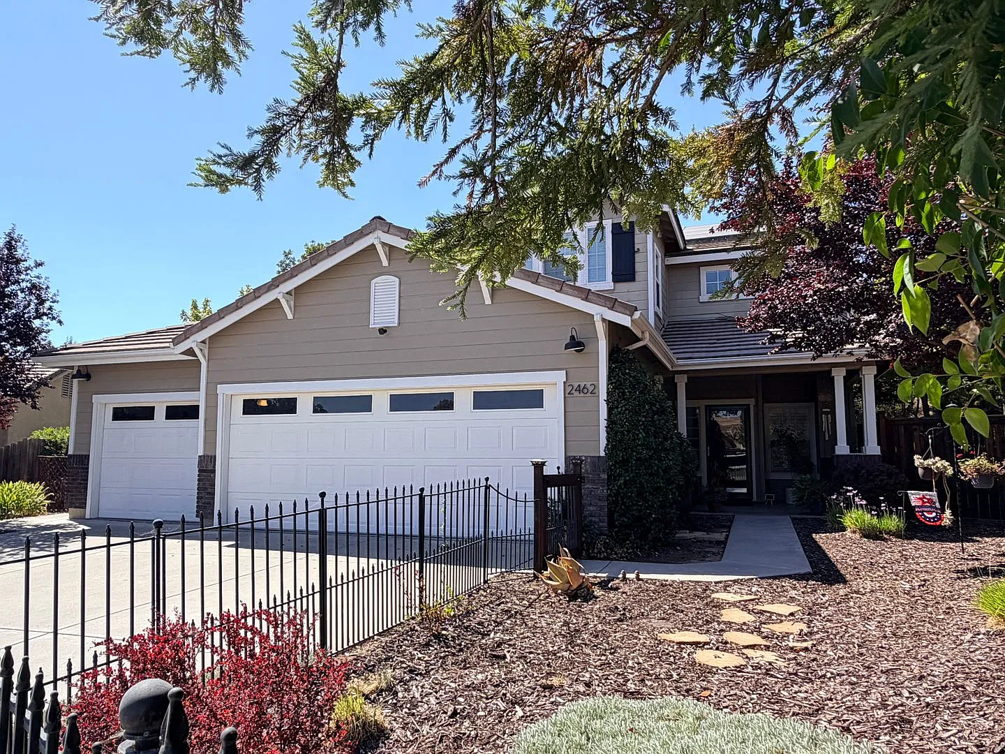 Spacious Five-Bedroom Home with Solar and Tesla Powerwalls — Photo 4
