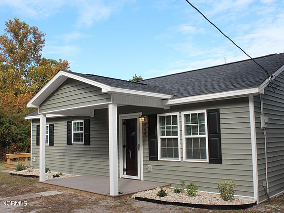 3rd image of 950 Chatham St