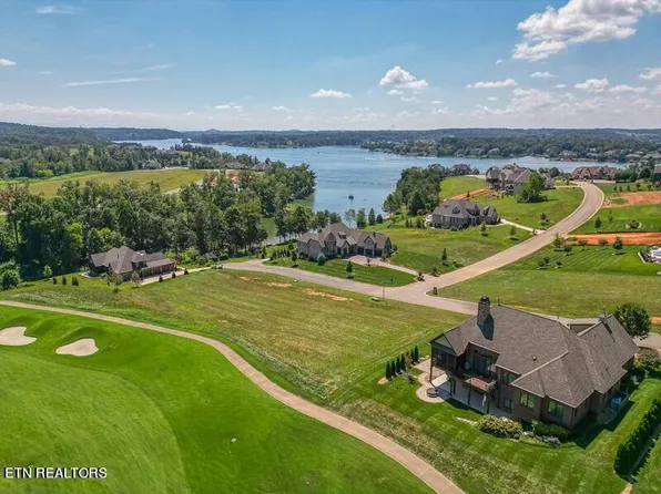 611 Starboard Dr, Lenoir City, TN 37772