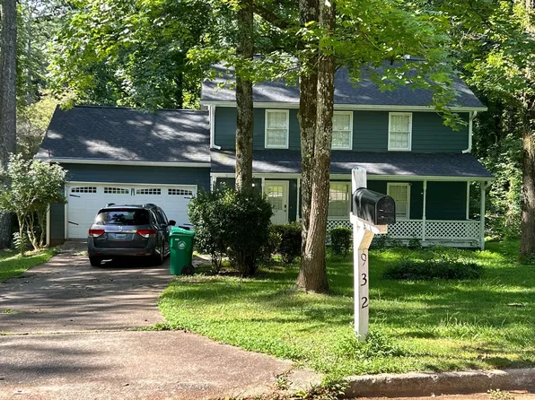 932 Granite Springs Ln, Stone Mountain, GA 30083