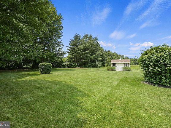 2nd image of 96 Pear Blossom Ln