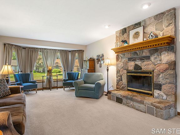 5th image of 3071 Chaminade Ct SW