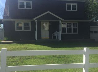 22 Martin Ln, Troy, NY 12182