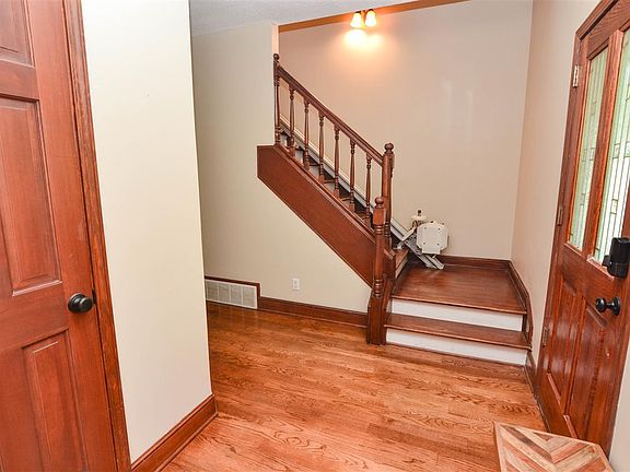 4th image of 5880 Arlington Oak Ln