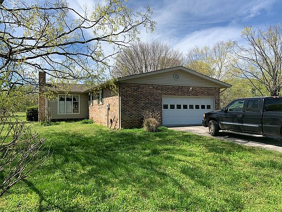 3rd image of 2727 Candies Ln NW