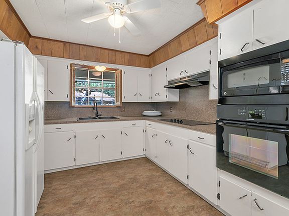 3rd image of 401 Greenway St