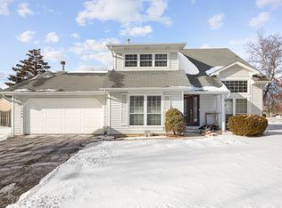 1300 Chatsworth Ln, Hoffman Estates, IL 60169