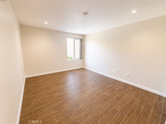 4th image of 1000 W Macarthur Blvd