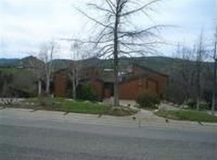 285 W Willow Ave, Porterville, CA 93257