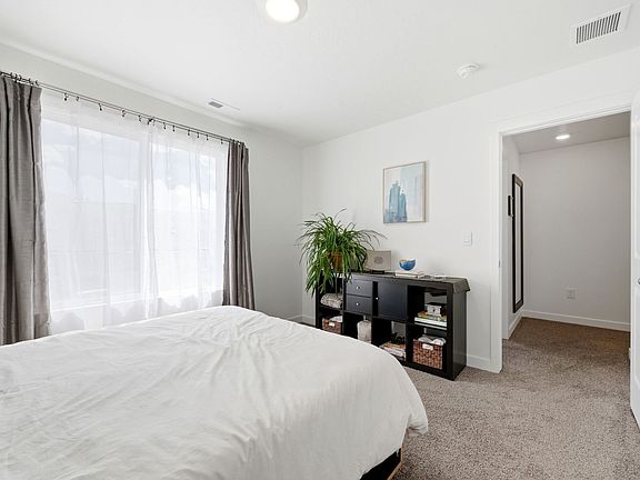 3rd image of 50 N Wayne Way