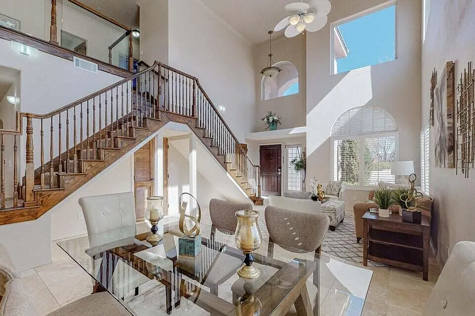 4 bed, 3.0 bath, 3000 sqft, $4,300 — Photo 2