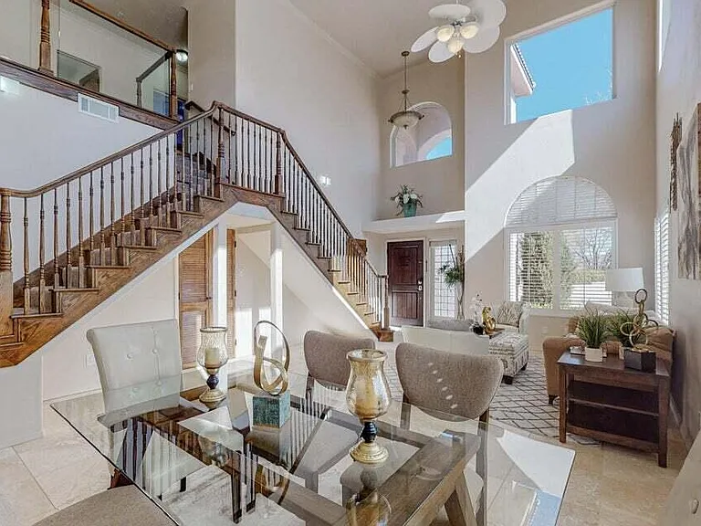 8804 Vallejo Pl NE — Photo 2