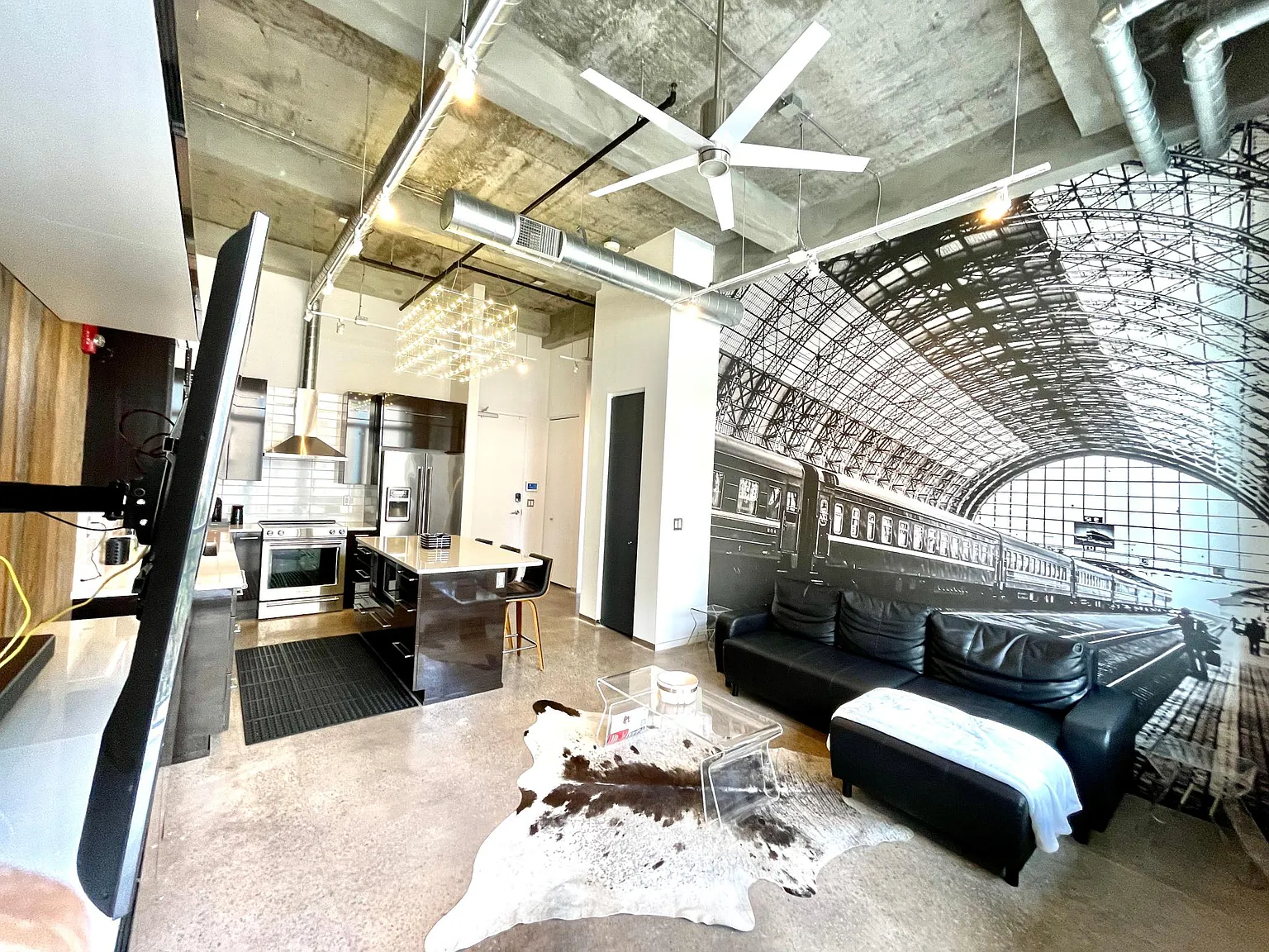 1 bed, 828 sqft, $2,800 — Photo 2