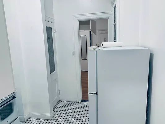 Rented by Flatiron Real Estate Advisors LLC | media 4