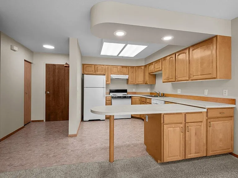 Sycamore Apartments — Photo 16