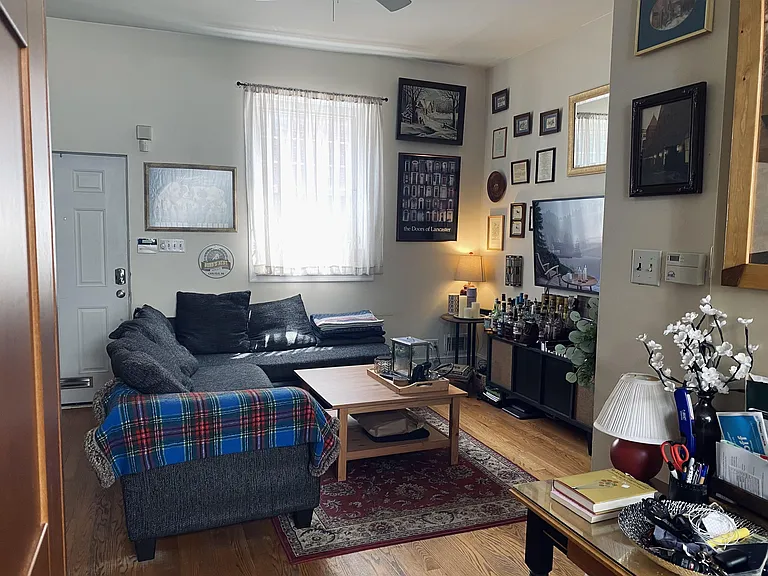 734 N Taylor St — Photo 17