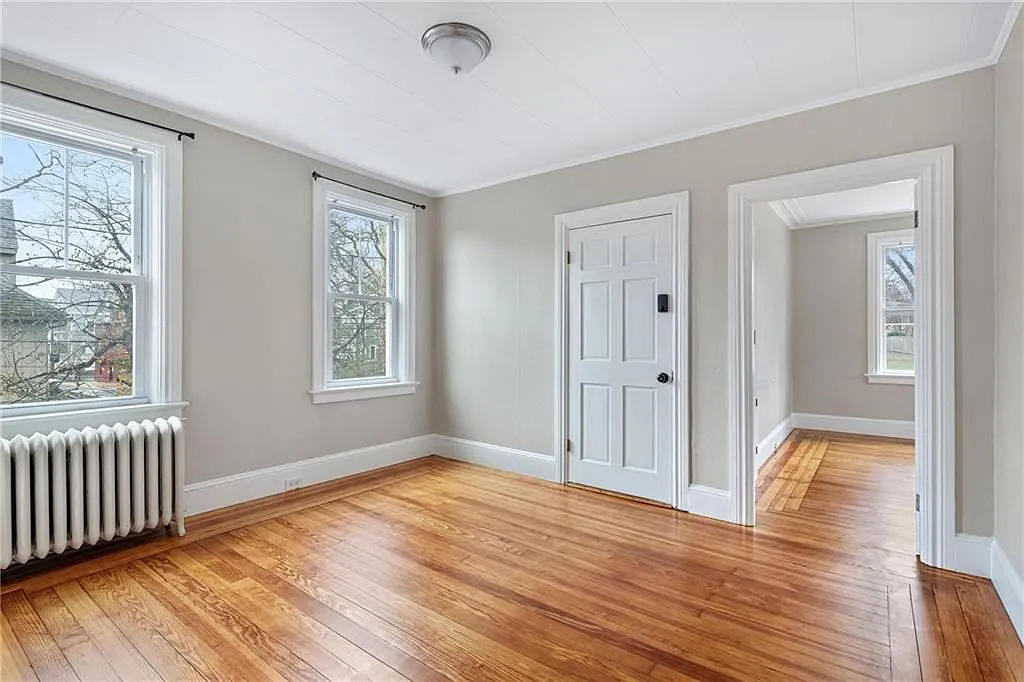 3 bed, 1.0 bath, 900 sqft, $3,200 — Photo 3