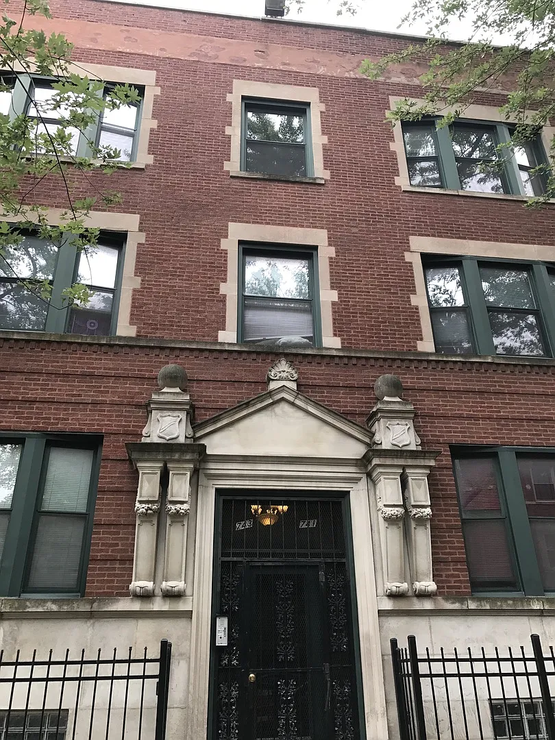 2 bed, 900 sqft, $1,600 — Photo 2