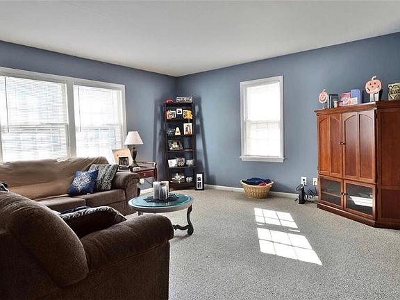 4th image of 575 Kenmore Ave NE