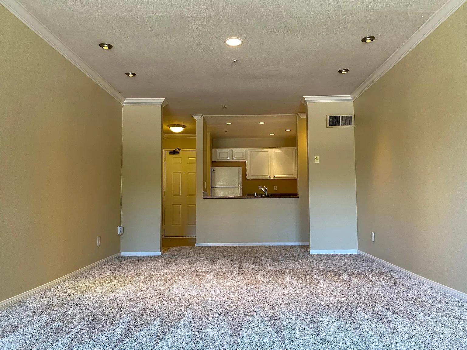 2 bed, 956 sqft, $3,199 — Photo 3