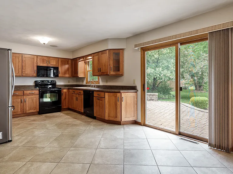 8319 Woodbridge Ln — Photo 6