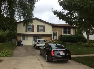 519 S Walnut Ln, Schaumburg, IL 60193