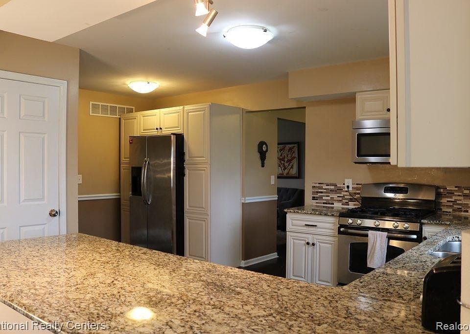 1st image of 152 N Corrine Blvd