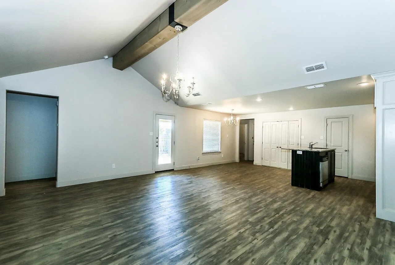 3 bed, 2.0 bath, 1550 sqft, $1,600 — Photo 4