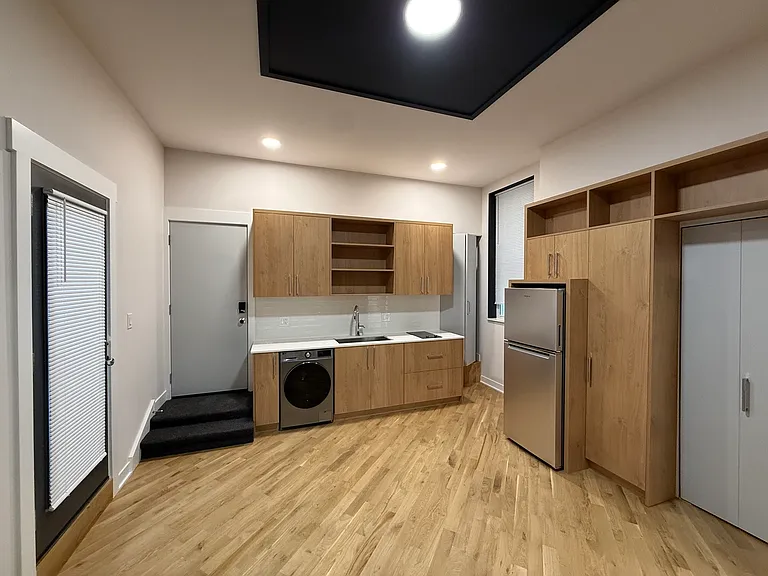 1118 S Western Ave #1C — Photo 5