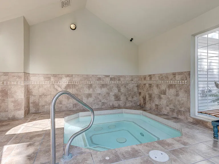 Parkwood Pointe Apartments — Photo 15