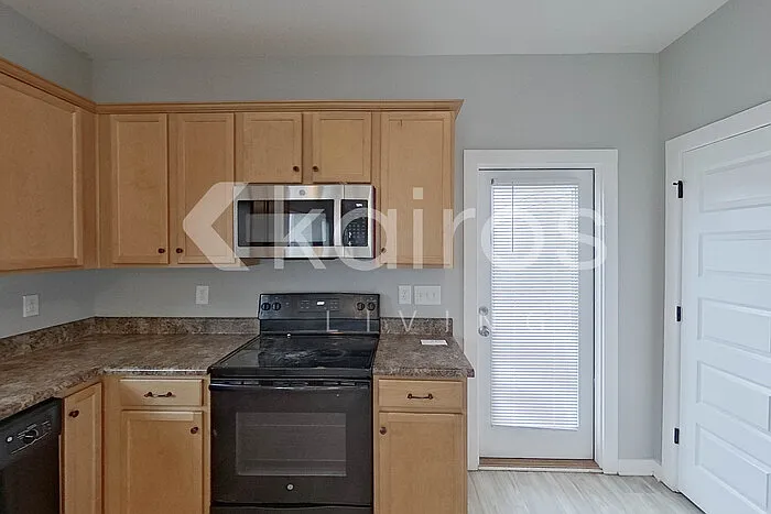 520 White Oak Cir — Photo 8
