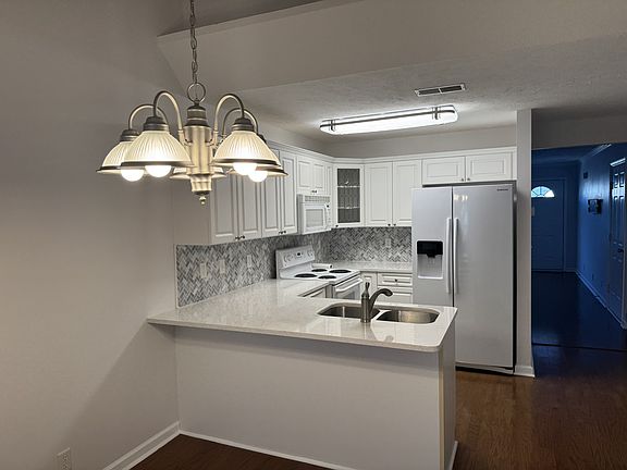 3rd image of 3001 Hamilton Church Rd Unit 208