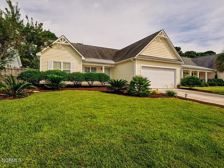 611 Catamaran Dr — Photo 2